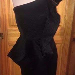 WHBM off shoulder Blk 6 cocktail dress LBD drama